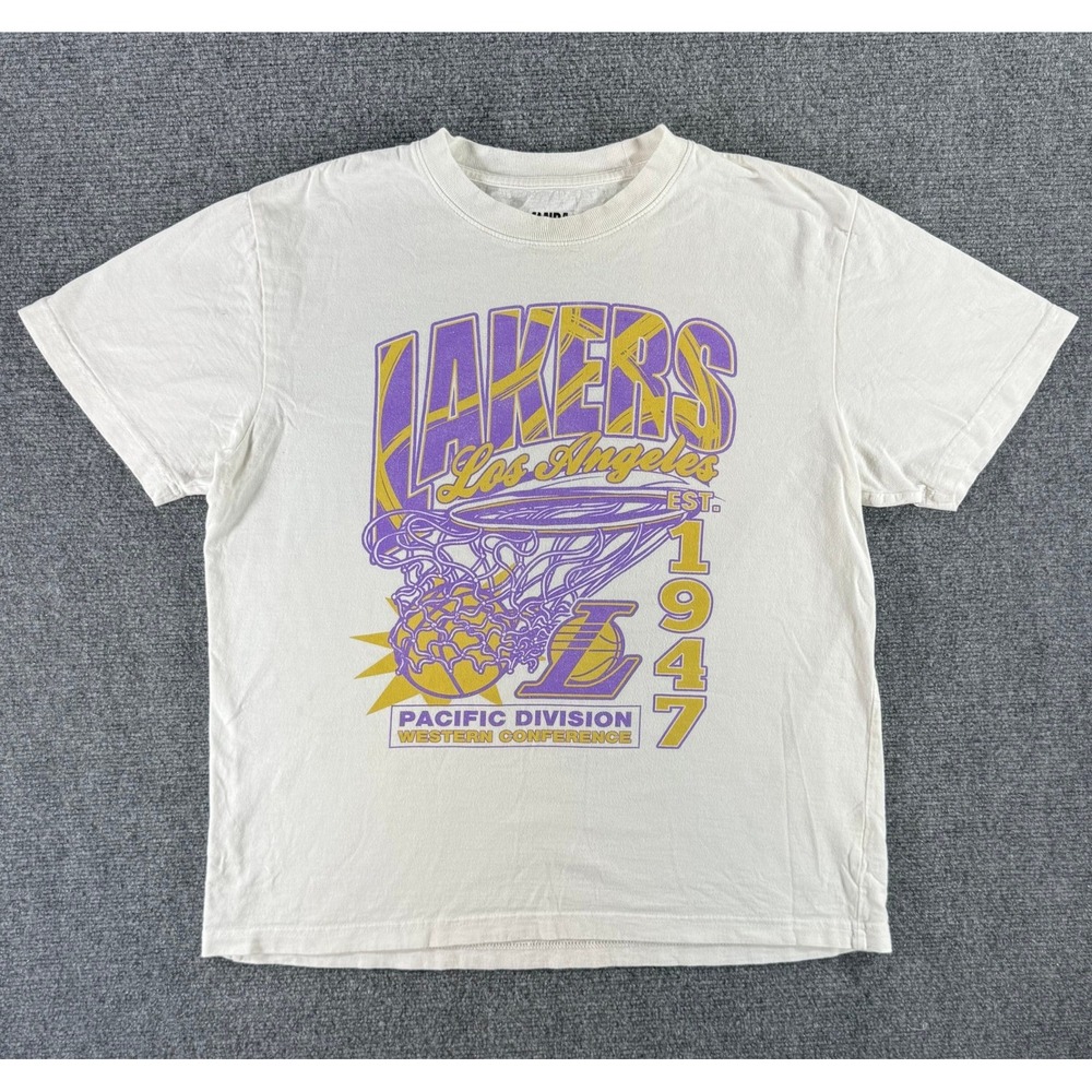 NBA Los Angeles Lakers Graphic T-Shirt White Mad Engine Mens Medium 1947 Tee
